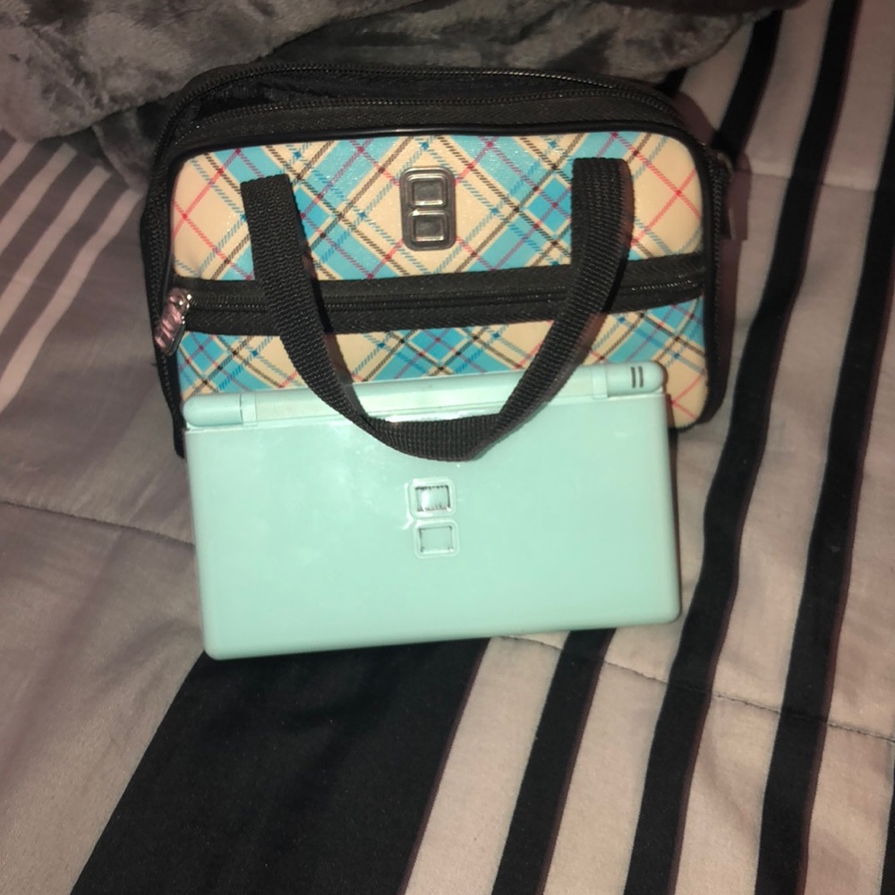 AQUA Nintendo DS with games, charger and the Case